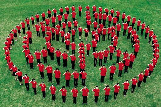 集團(tuán)組織百名員工“手拉手”活動(dòng)